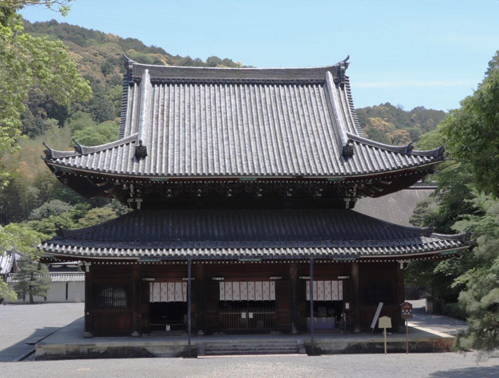 京都・泉涌寺の仏殿(本堂)の外観