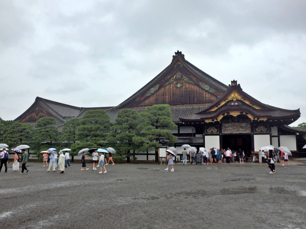 雨の日の二条城・二の丸御殿