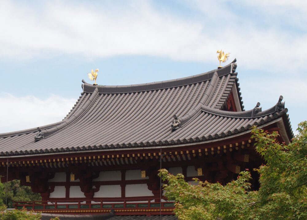 平等院鳳凰堂　屋根の上の金色の鳳凰