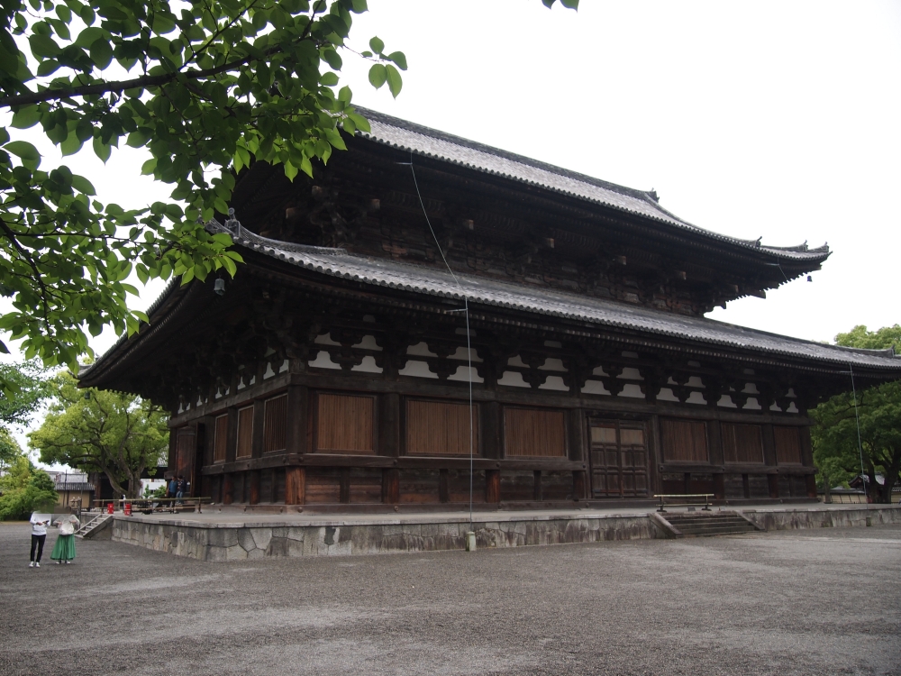 国宝に指定されている東寺・金堂