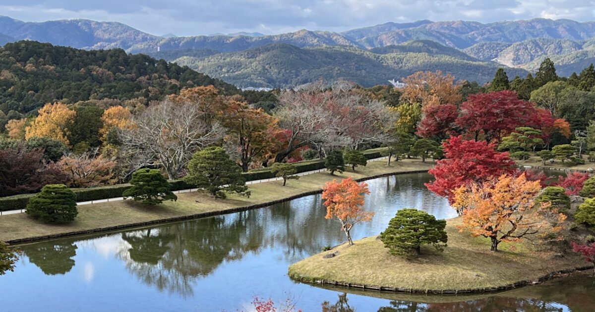 修学院離宮の静寂な庭園の風景